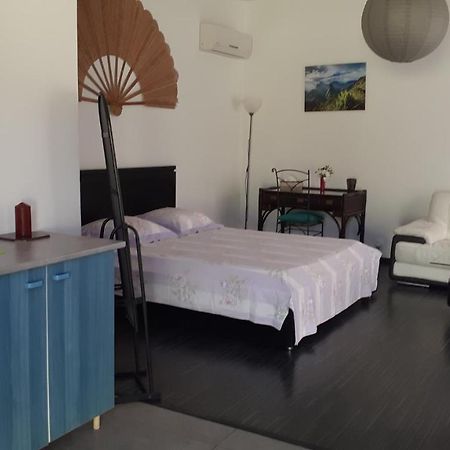 Un Jour Ailleurs Apartment Сен-Пиер Екстериор снимка